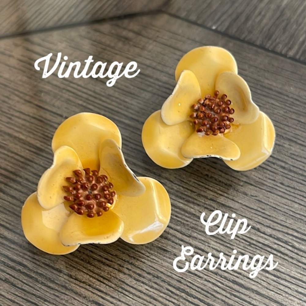 Vintage Enamel Dogwood Flower Clip Earrings